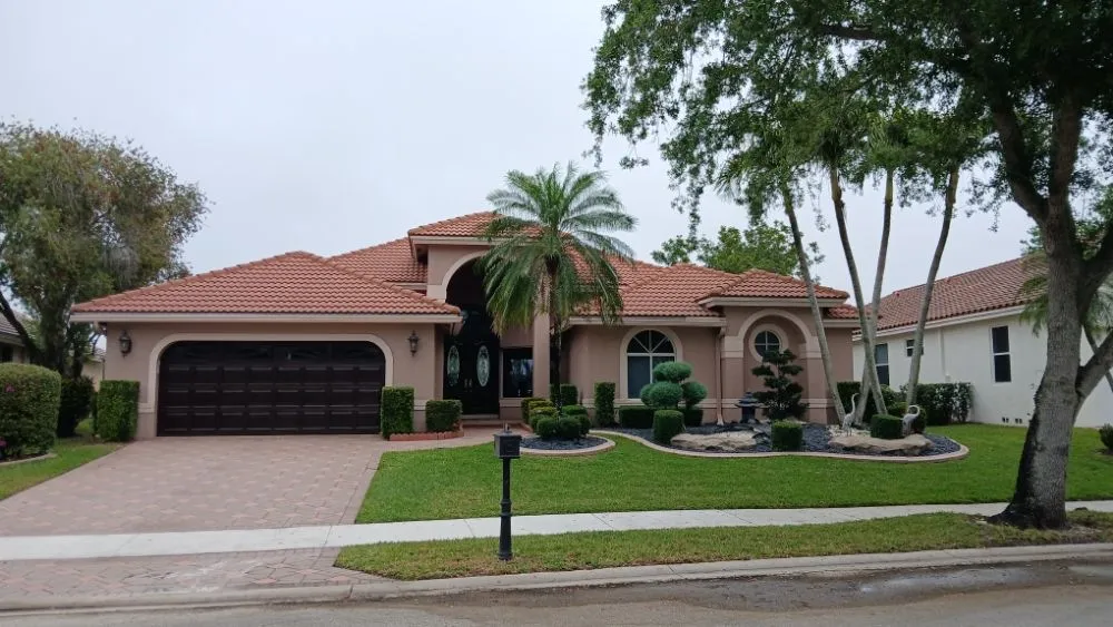 Professional yard cleanup service near you across Hollywood, FL - Victor Landscaping Services