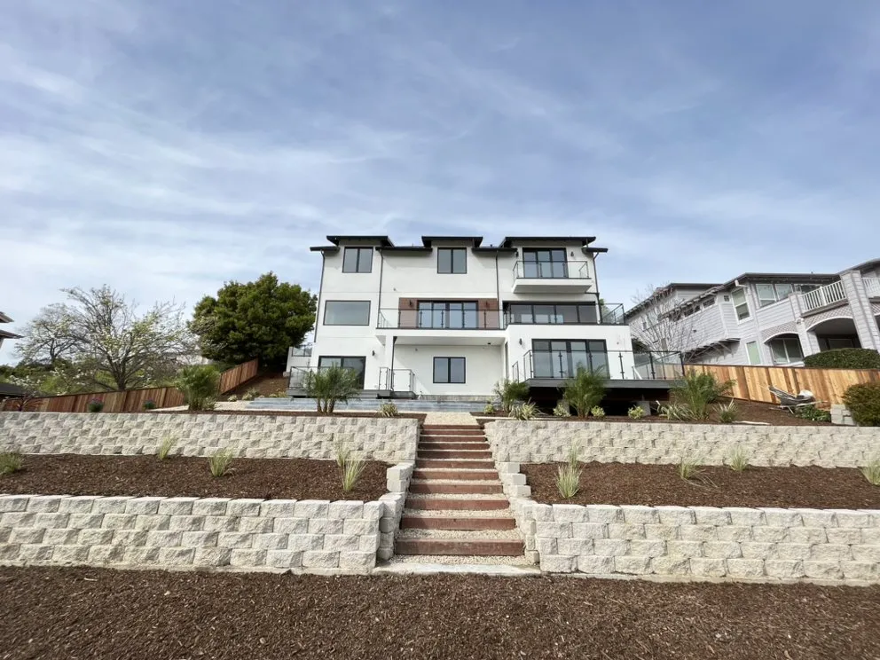 Custom lawn mowing service in Sonoma, CA by Victor's Clean Ups & Landscaping