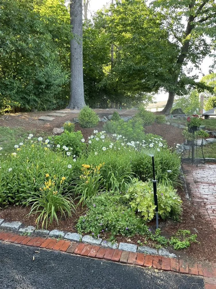 Professional yard maintenance in Woburn, MA - Victor’s Landscaping & Construction