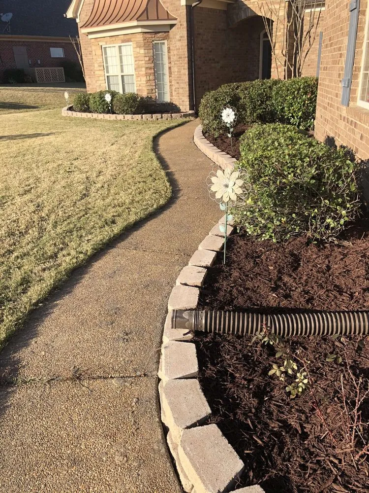 Local lawn care service for year-round maintenance across Memphis, TN - Victor’s Lawnscape