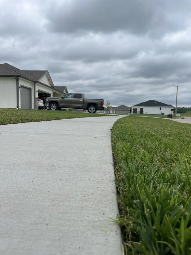 Expert residential landscaping in Junction City, KS by Vida Verde Lawn Care