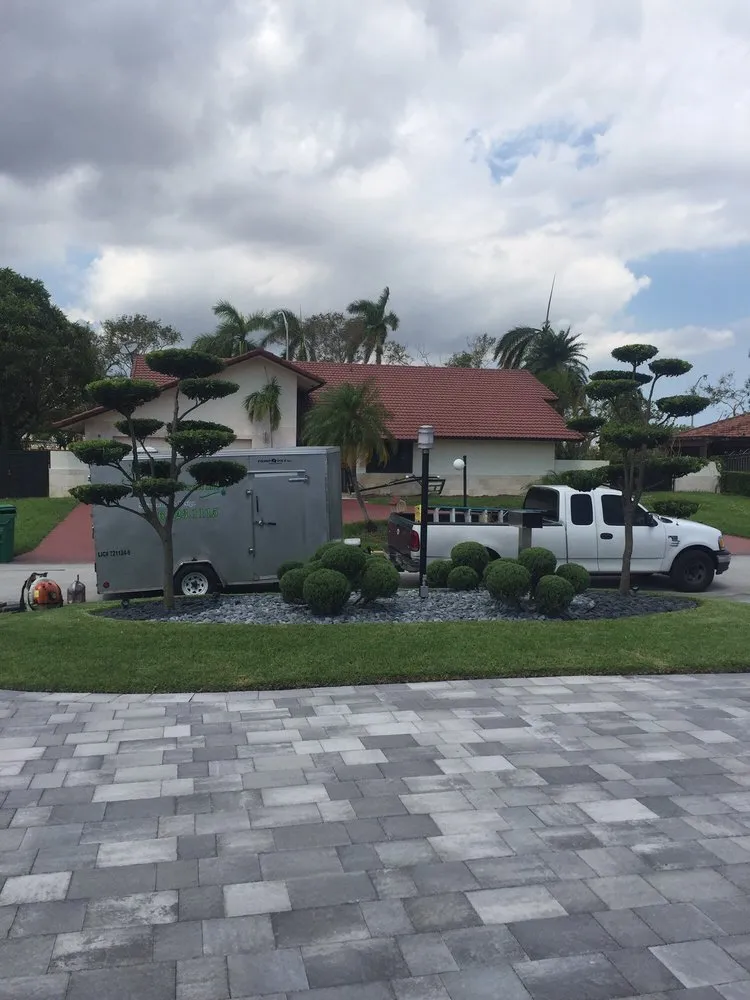 Top-rated landscaping services in Homestead, FL by Vidal's Lawn Service