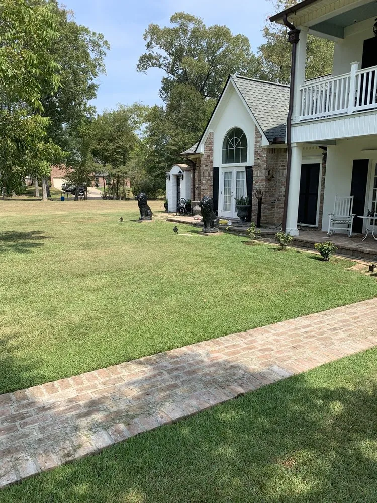 Professional lawn care service in Denham springs, LA by Vidrine’s Tru Green Lawn Care