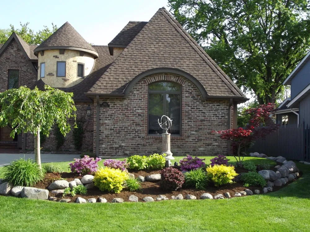 Affordable landscaping services experts serving Schaumburg, IL - Viello Landscapes