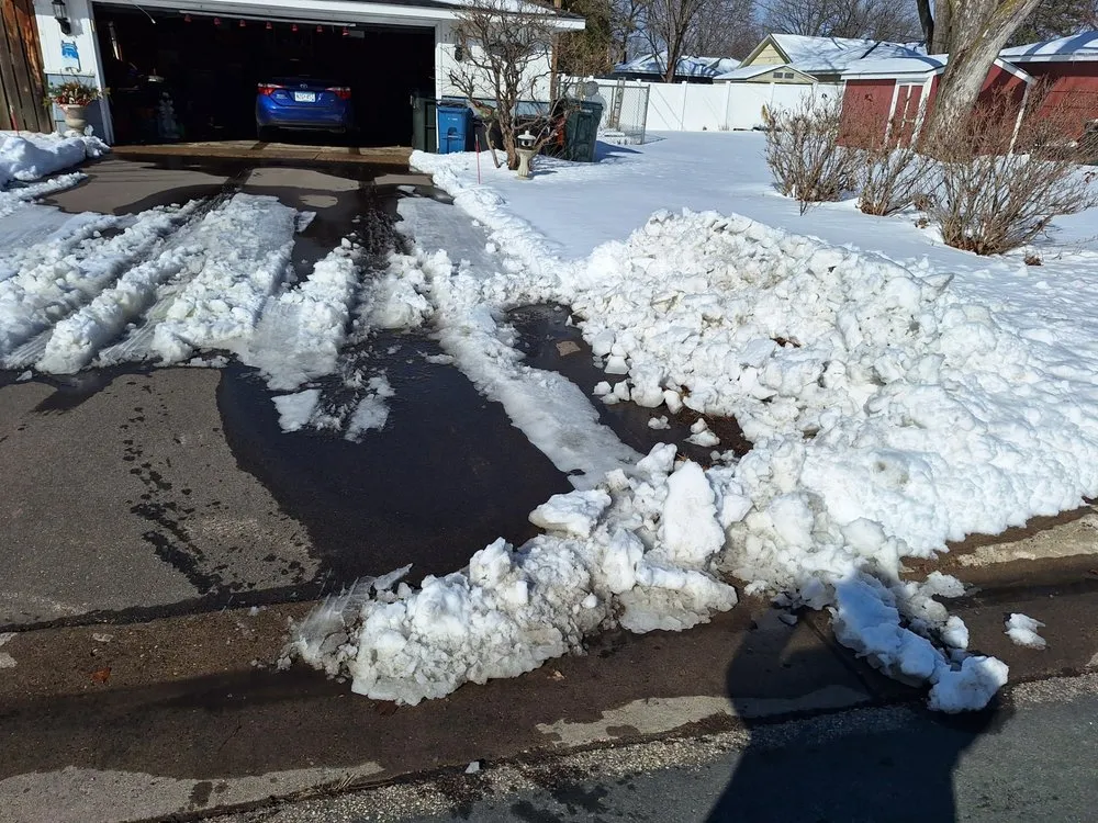 Expert yard maintenance experts serving Minneapolis, MN - Viens Lawn & Snow Service