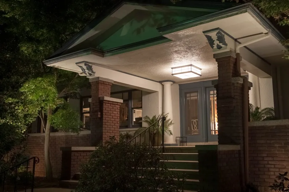 Local outdoor landscaping in Sacramento, CA - Viewpoint Lighting