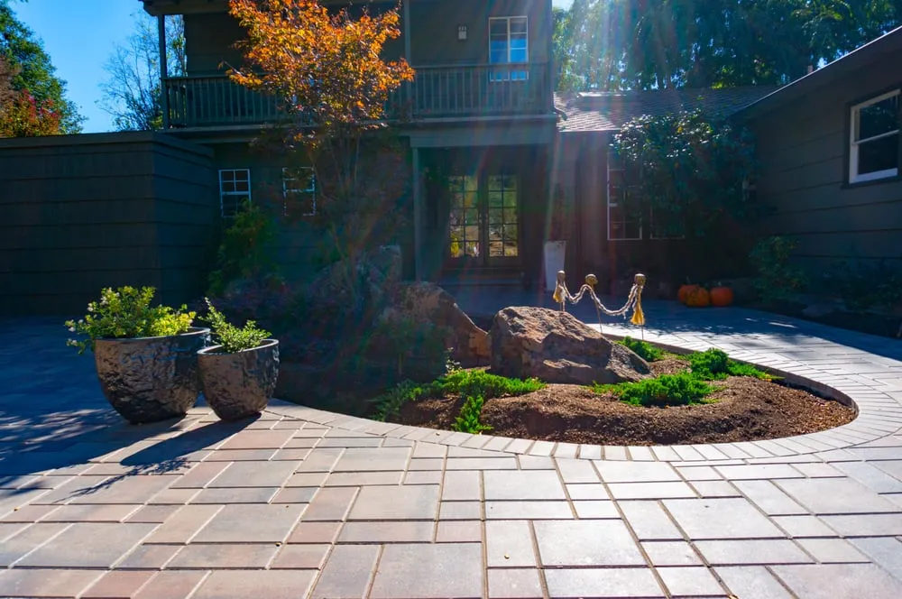 Top-rated yard maintenance for homes across Richmond, CA - Viking Pavers