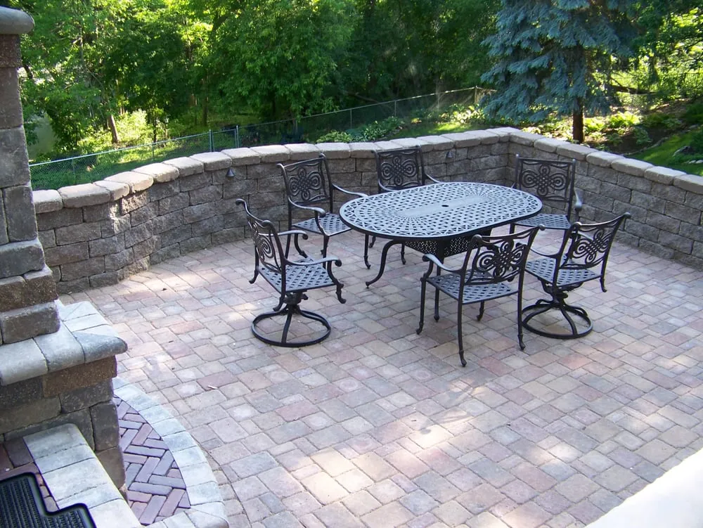 Top-rated lawn care service in Oakdale, MN - Villa Landscapes