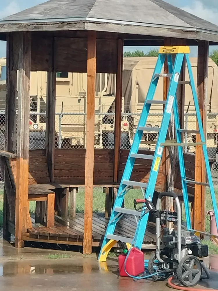 Expert yard maintenance in Pasadena, TX - Villa Verde Lawns