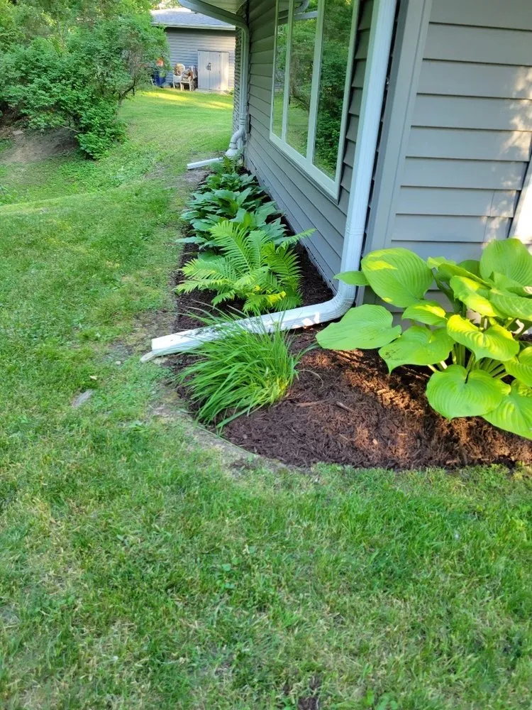 Expert lawn mowing service in Zion, IL by Villagomez Landscaping