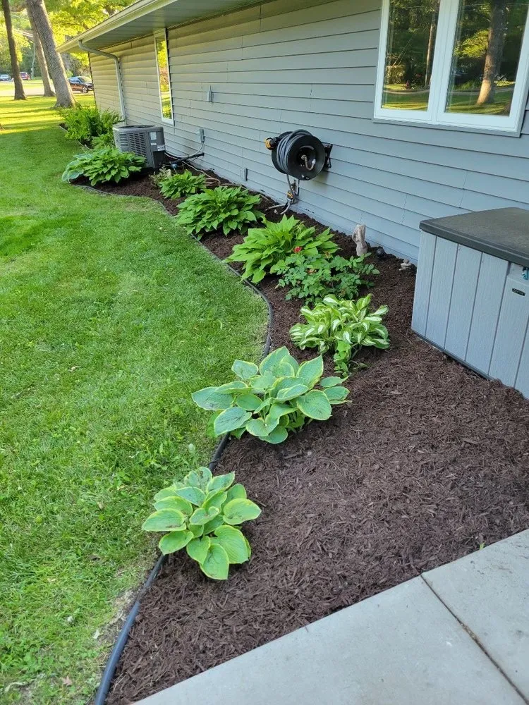 Custom garden landscaping in Zion, IL - Villagomez Landscaping