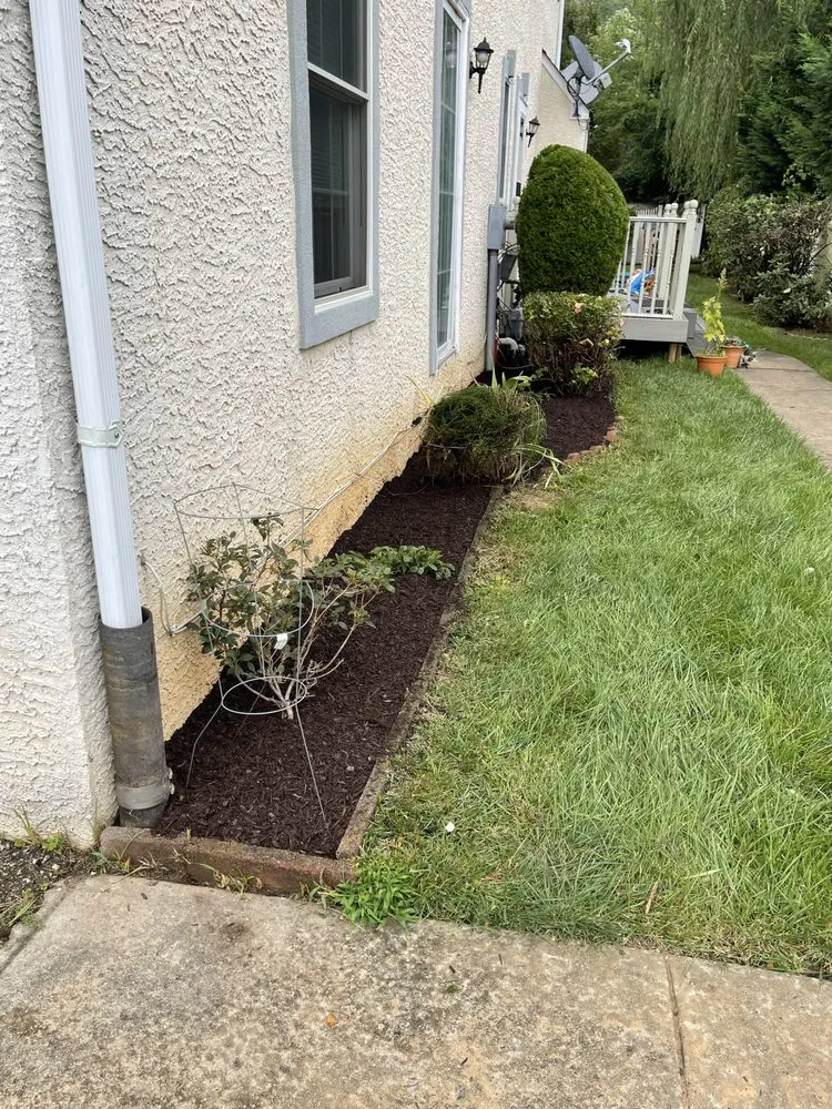 Expert lawn mowing service in Conshohocken, PA - Villanueva Landscaping