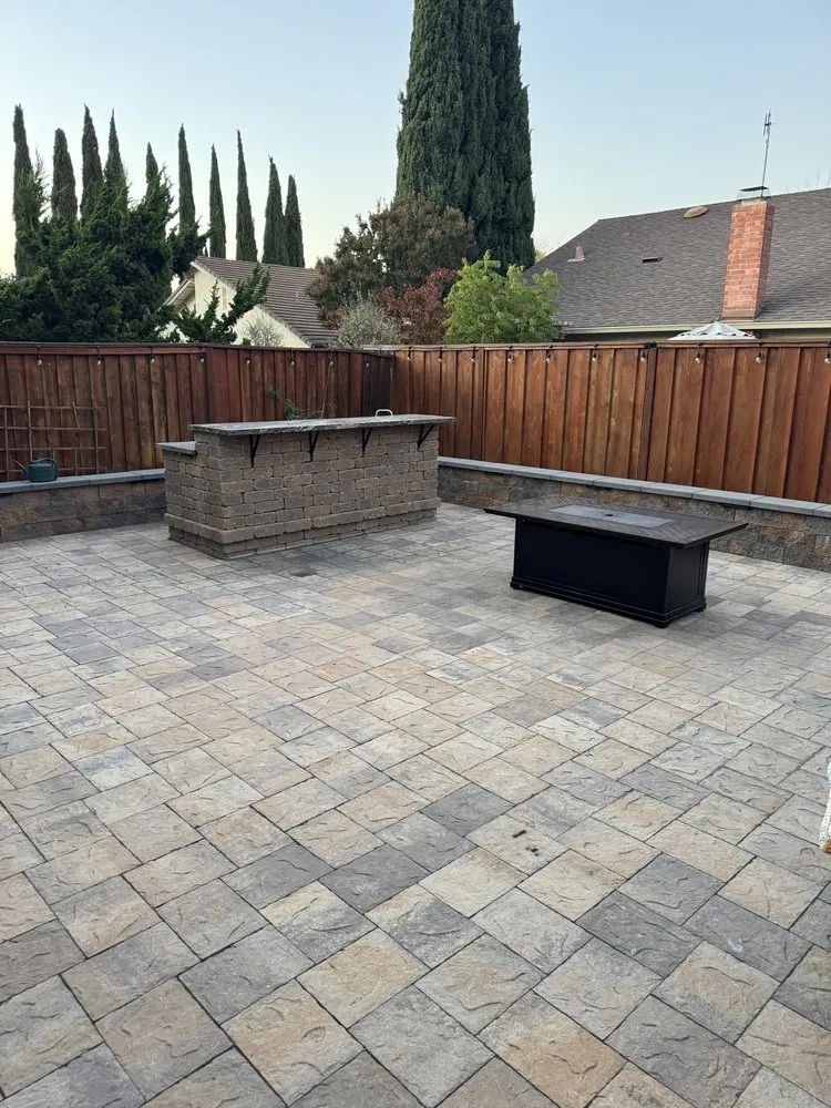 Professional outdoor landscaping for homes in Tracy, CA by Villanueva Landscaping