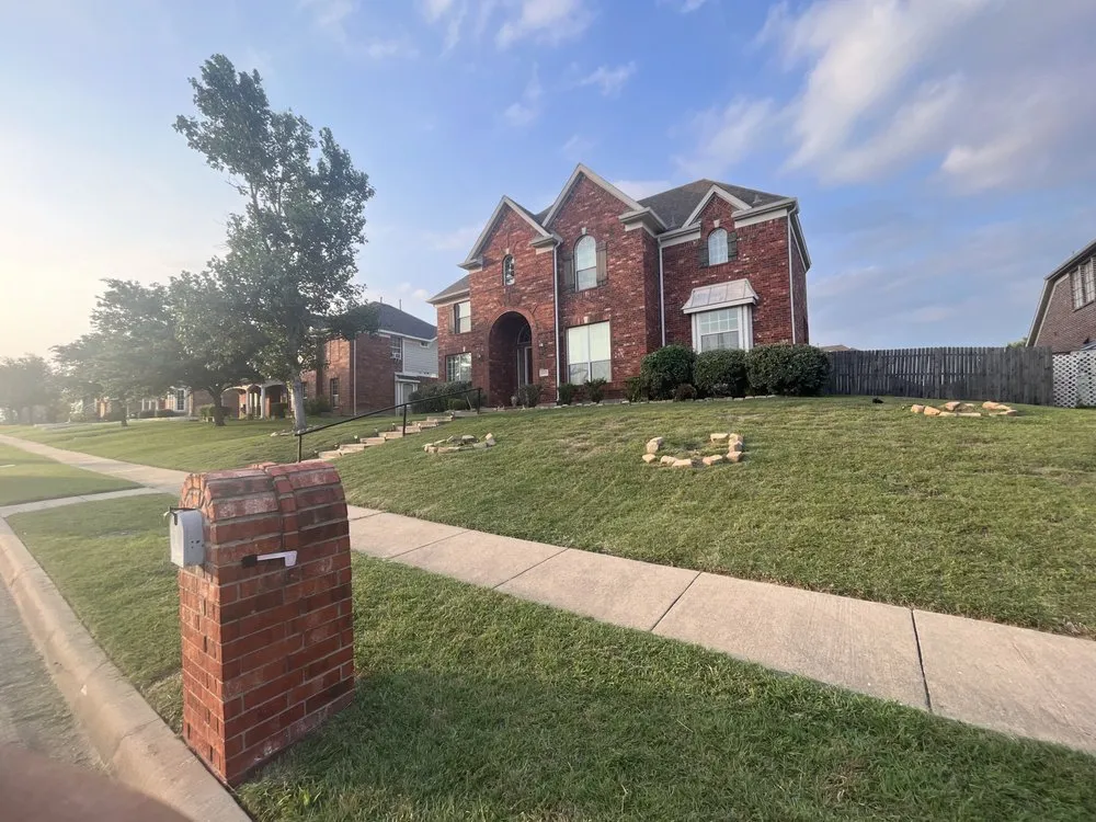 Reliable lawn mowing service in Rowlett, TX - Villanueva Lawn Services