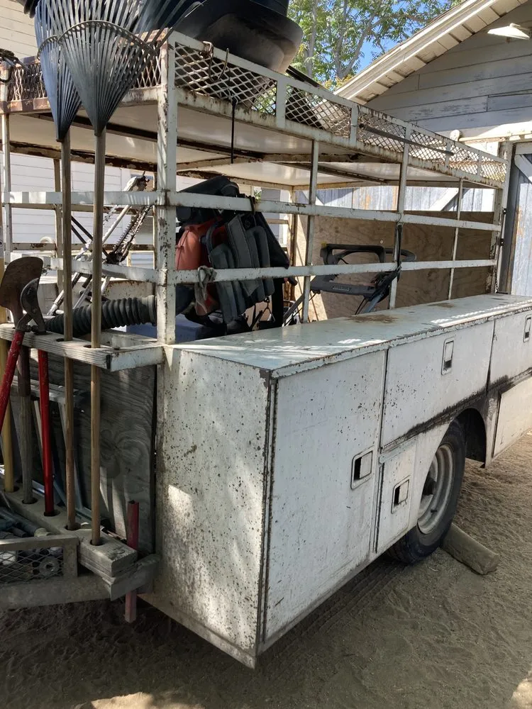 Top-rated lawn care service for residential properties in Bakersfield, CA by Villa's Gardening