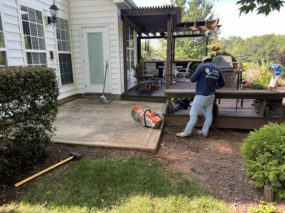 Affordable yard maintenance in Mount Holly, NC - Villa's Premier Landscaping