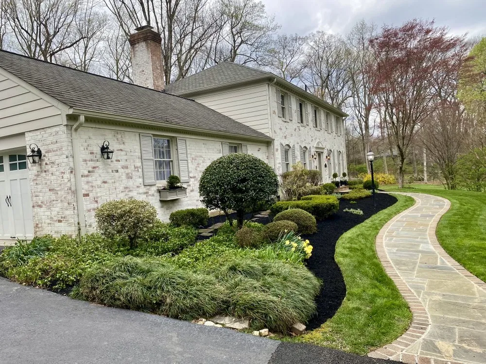 Custom garden landscaping in Springfield, VA - Villatoros Lawn and Landscape