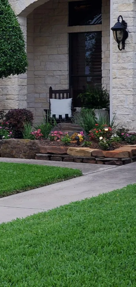 Expert landscaping services experts serving Pasadena, TX - Villegas Barrera Landscaping
