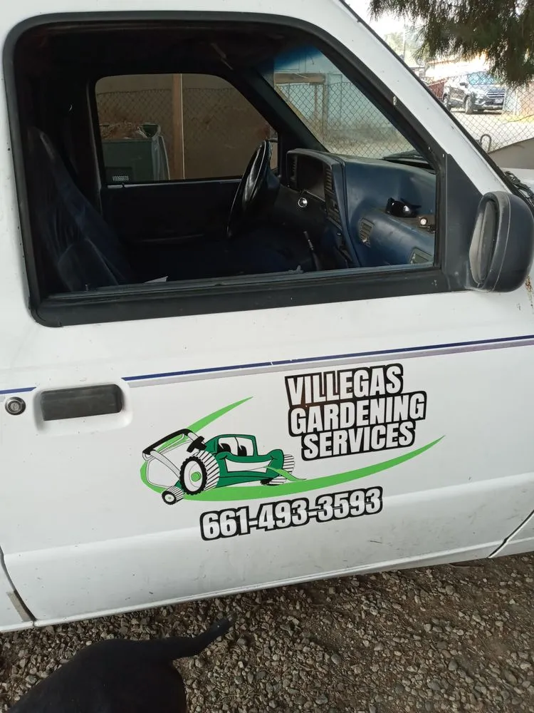 Top-rated lawn mowing service for residential properties in Bakersfield, CA by Villegas Gardening services