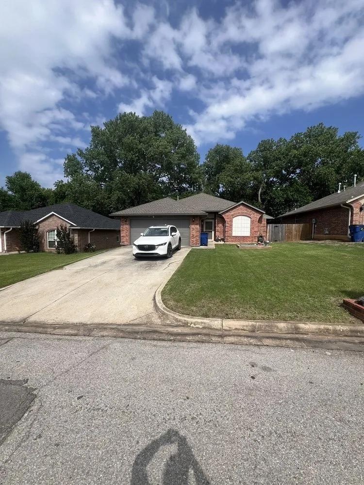 Local yard cleanup service for residential properties across Norman, OK - Vincent Lawn Care