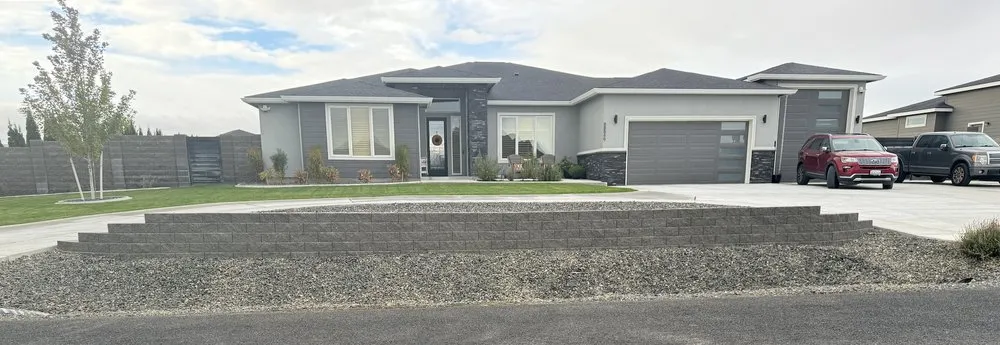 Local lawn care service experts serving Kennewick, WA - Vinewood Hardscapes