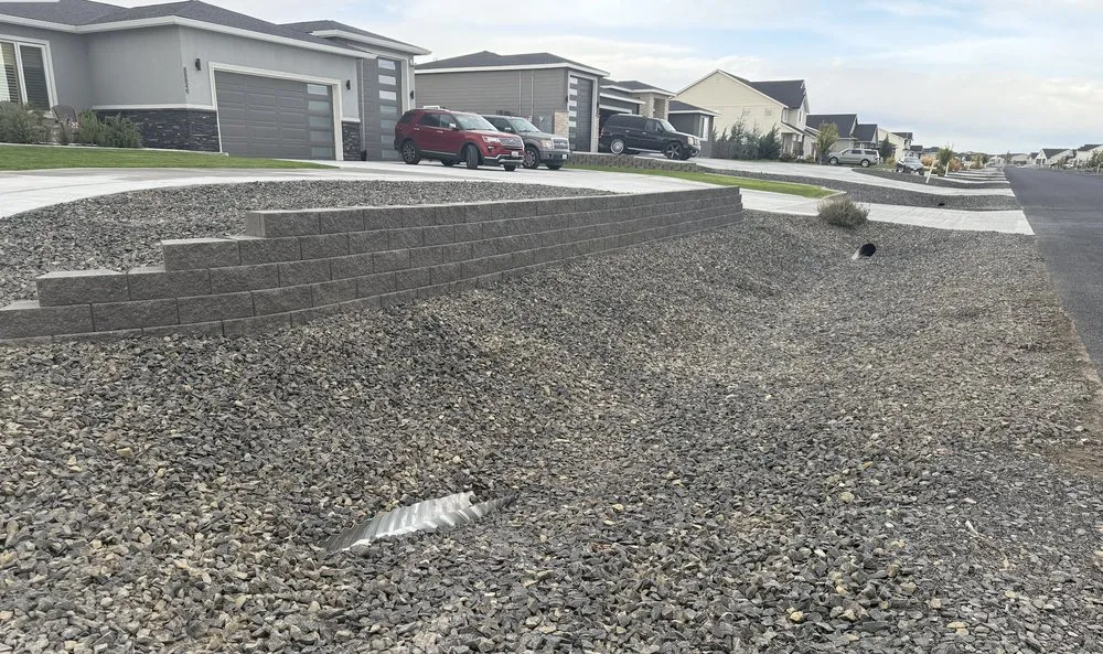 Local lawn mowing service experts serving Kennewick, WA - Vinewood Hardscapes