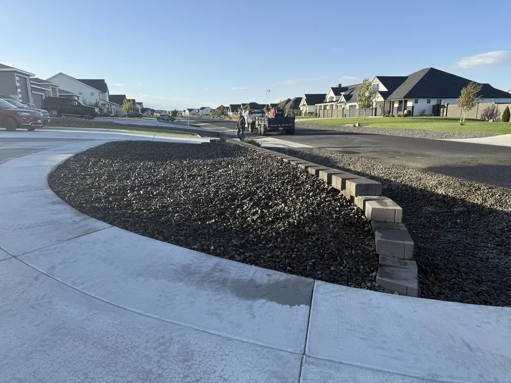 Professional residential landscaping in Kennewick, WA by Vinewood Hardscapes
