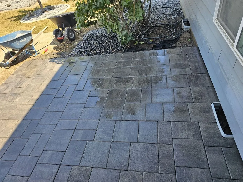 Expert yard maintenance in Kennewick, WA - Vinewood Hardscapes