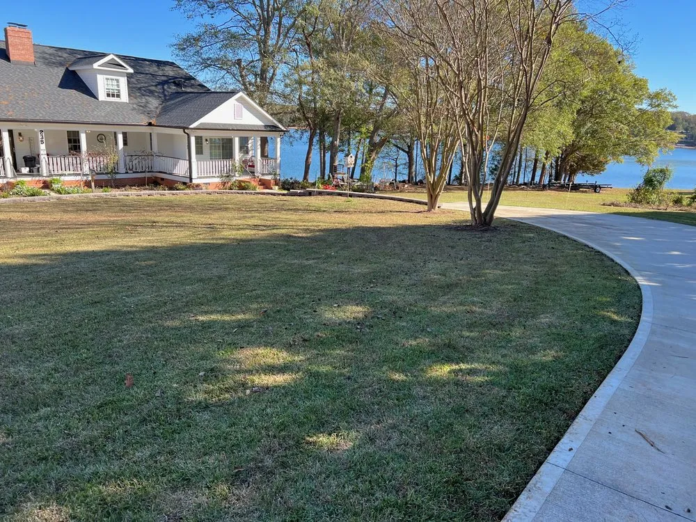 Top-rated lawn care service experts serving Fountain Inn, SC - Vintage Lawn Care