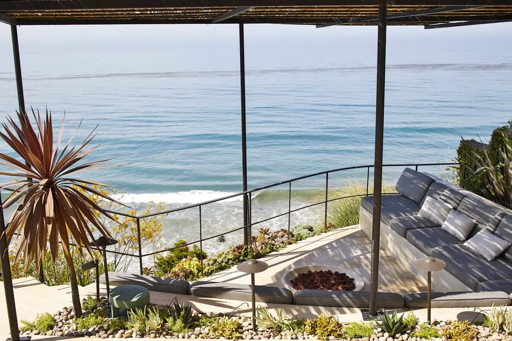 Reliable lawn mowing service experts serving Los Angeles, CA - Viola Gardens