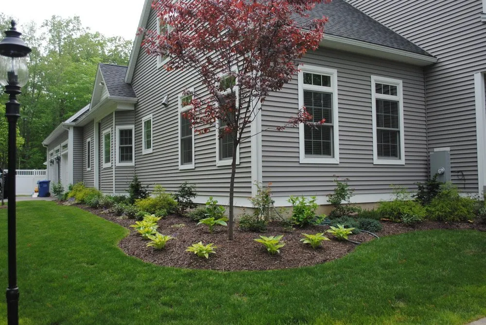 Expert yard maintenance experts serving Cromwell, CT - Viola Lawn Service & Landscaping