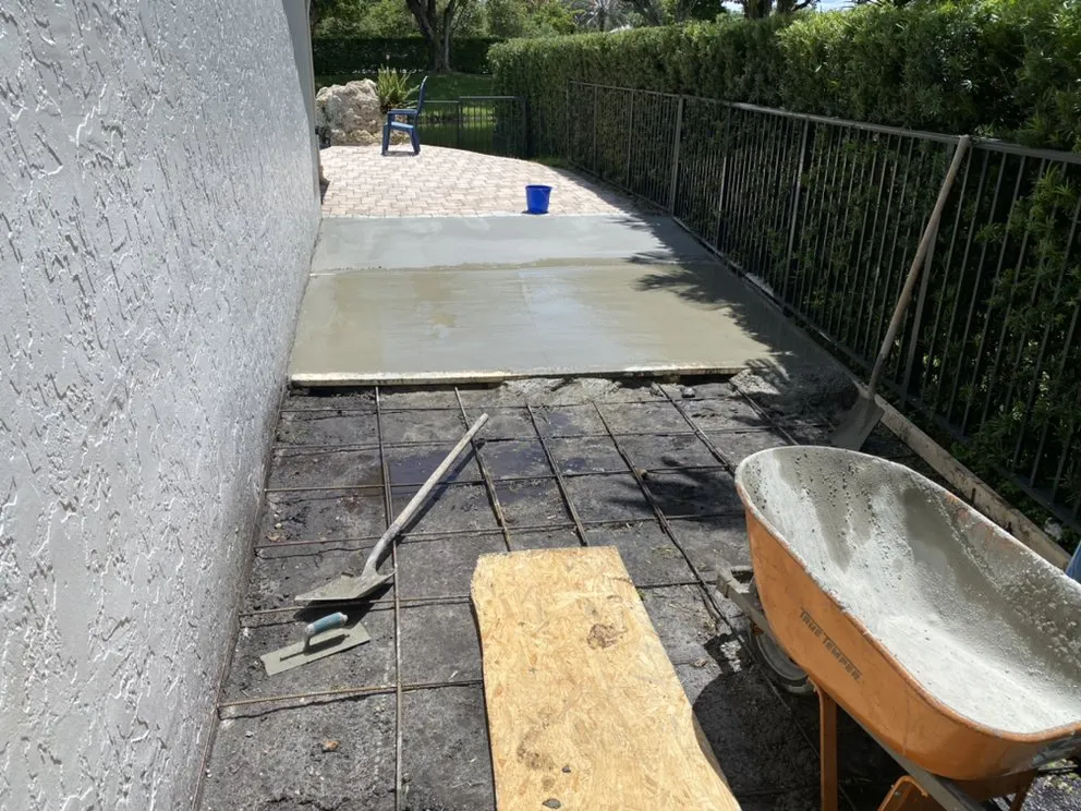 Top-rated yard cleanup service in Hollywood, FL by Violet Landscaping