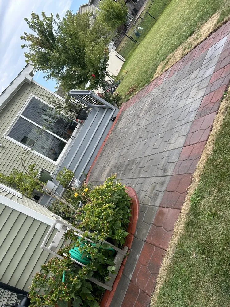 Local lawn care service for residential properties across Des Moines, IA - Viramontes Quality Lawn Care