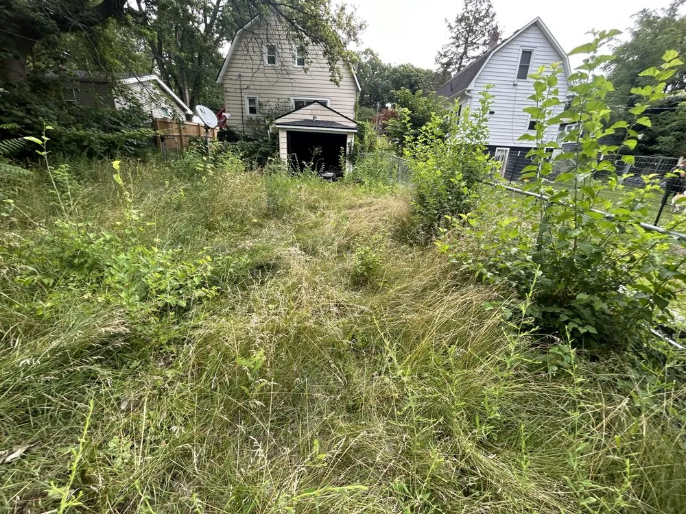 Expert yard maintenance with custom design across Des Moines, IA - Viramontes Quality Lawn Care