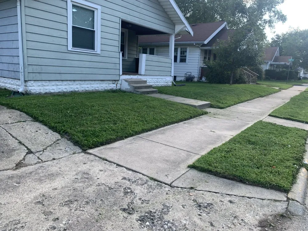 Affordable yard maintenance experts serving Lafayette, IN - Virgil’s Lawn Care and Landscaping