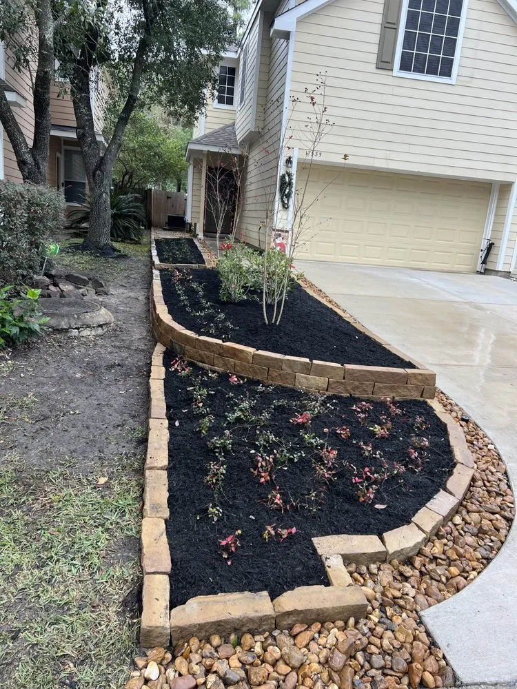 Custom lawn mowing service near you in Humble, TX by Vision Landscaping & Lawncare