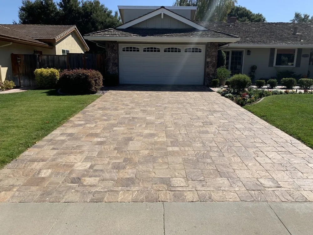 Local residential landscaping for year-round maintenance in Salinas, CA by Vista Landscaping