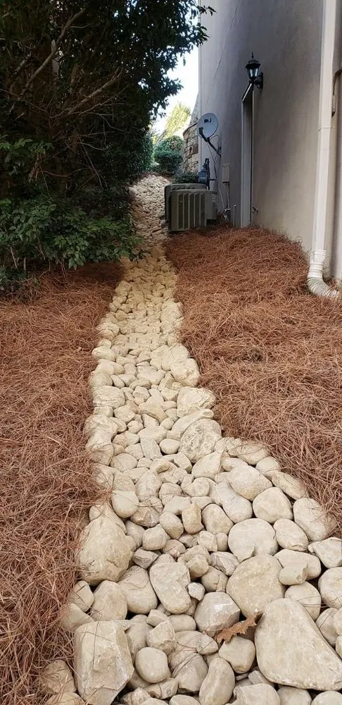 Professional yard maintenance in Roswell, GA - Vista Landscaping Services