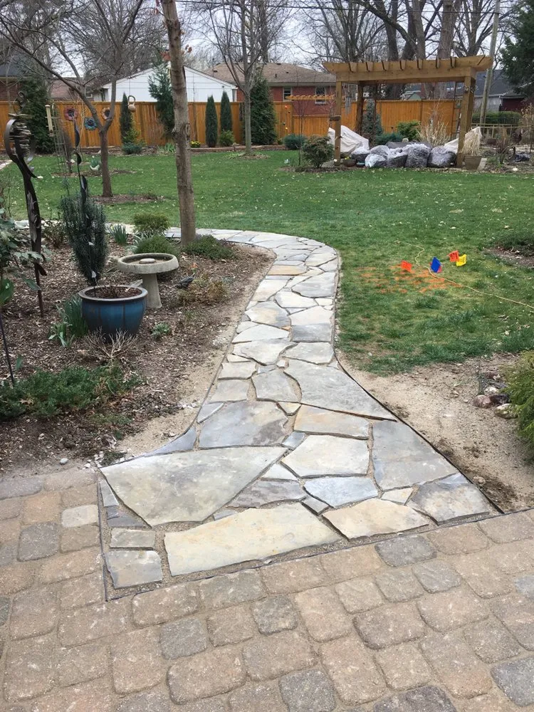 Reliable garden landscaping for beautiful yards in Seatonville, KY by Visual Artist Lawn and Landscape Design