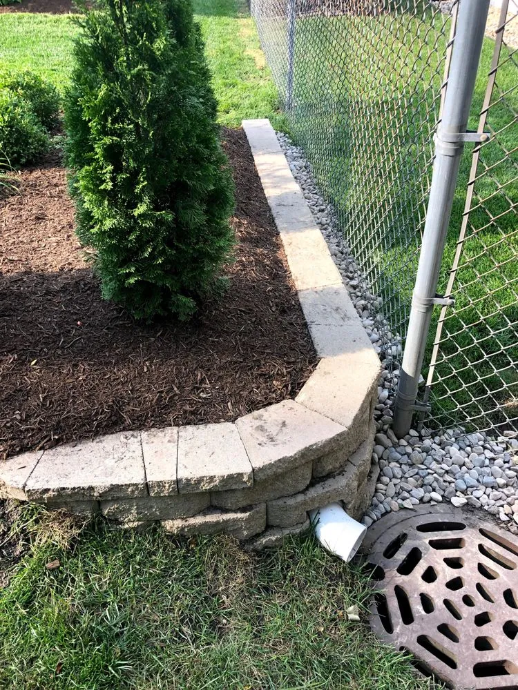 Local lawn mowing service experts serving Des Plaines, IL - Vivas Landscaping