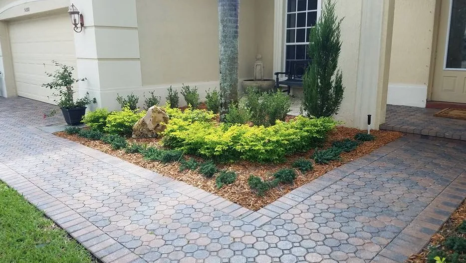 Custom residential landscaping experts serving Loxahatchee, FL - Vivid Green Landscaping