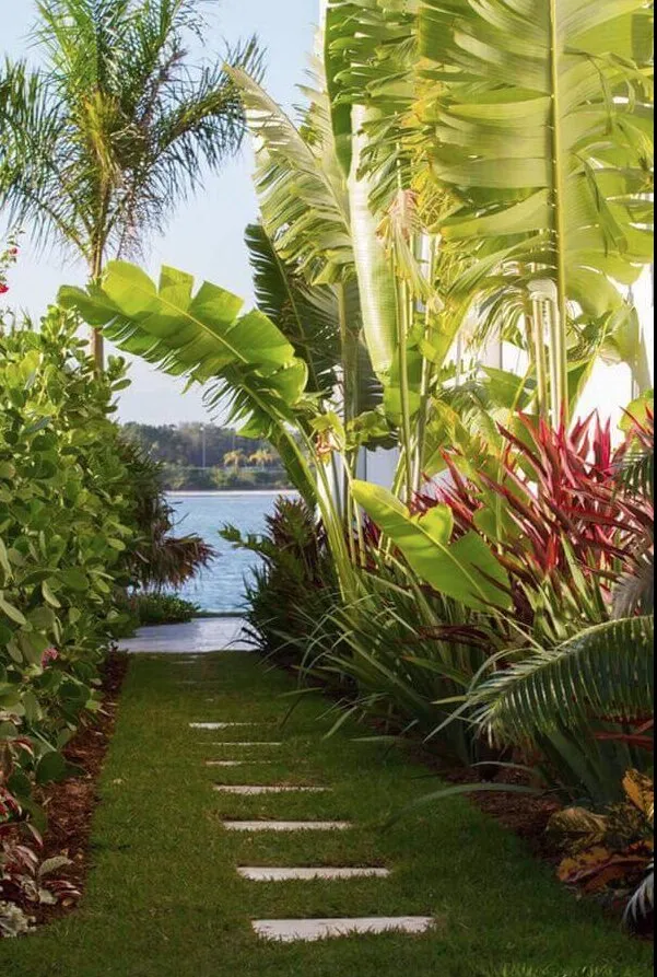 Reliable yard maintenance for beautiful yards in Loxahatchee, FL by Vivid Green Landscaping