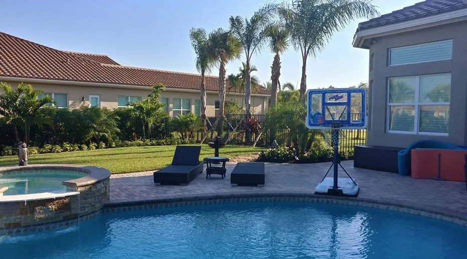 Custom lawn mowing service experts serving Loxahatchee, FL - Vivid Green Landscaping