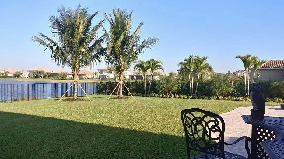 Affordable yard maintenance in Loxahatchee, FL by Vivid Green Landscaping