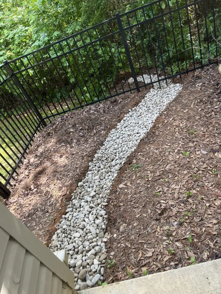 Custom lawn care service experts serving Trussville, AL - Vivid Lawn Service