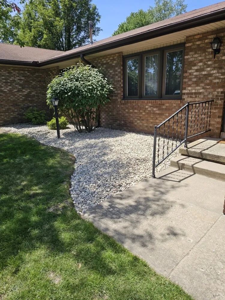 Custom lawn mowing service in Wayland, MI by Vivid Lawn Services