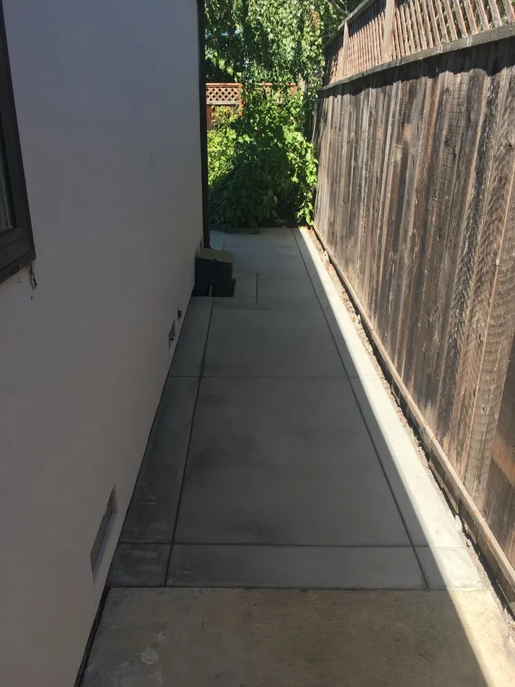 Expert yard cleanup service in Santa Clara, CA by Vizcarra Landscape Management