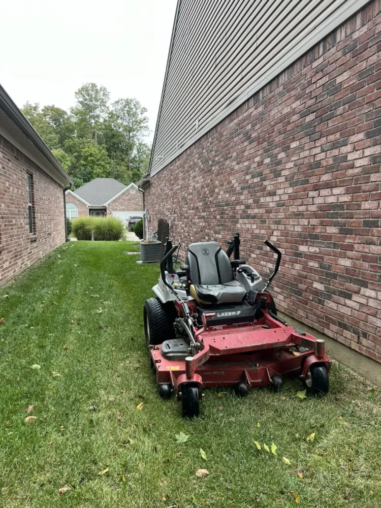 Professional yard maintenance in Indianapolis, IN - Vizcaya Landscape