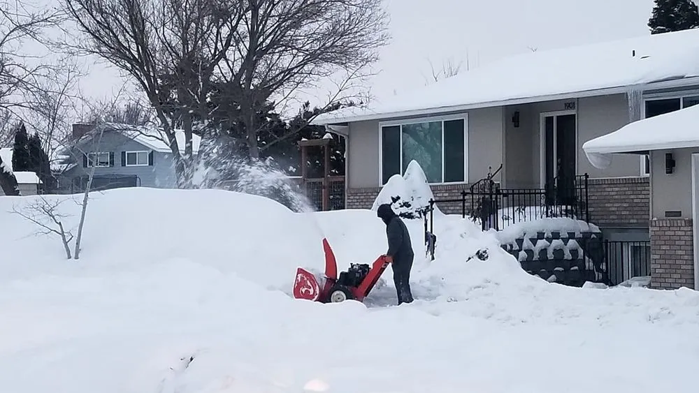 Custom lawn mowing service experts serving Kennewick, WA - VM General Landscaping and Lawn Care