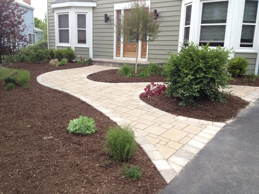 Custom yard maintenance in Beach Park, IL by VM Landscaping & Nursery
